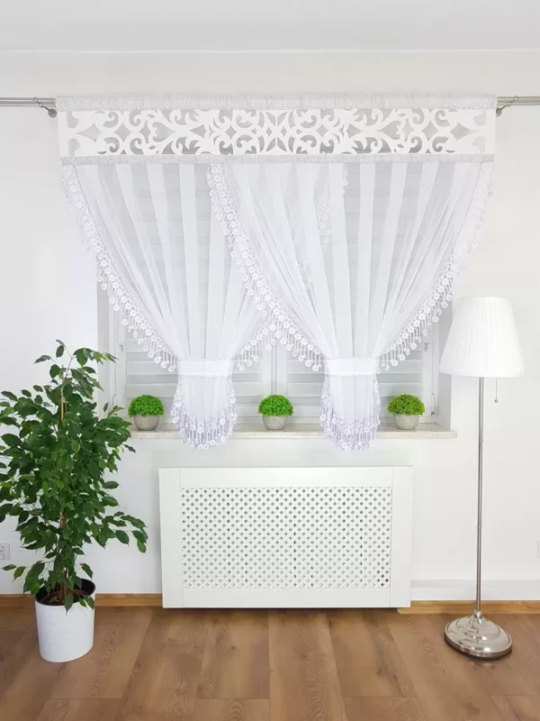 Firana gotowa z ażurem oraz gipiurą