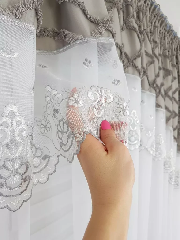 firana gotowa z haftem w stylu boho - szara