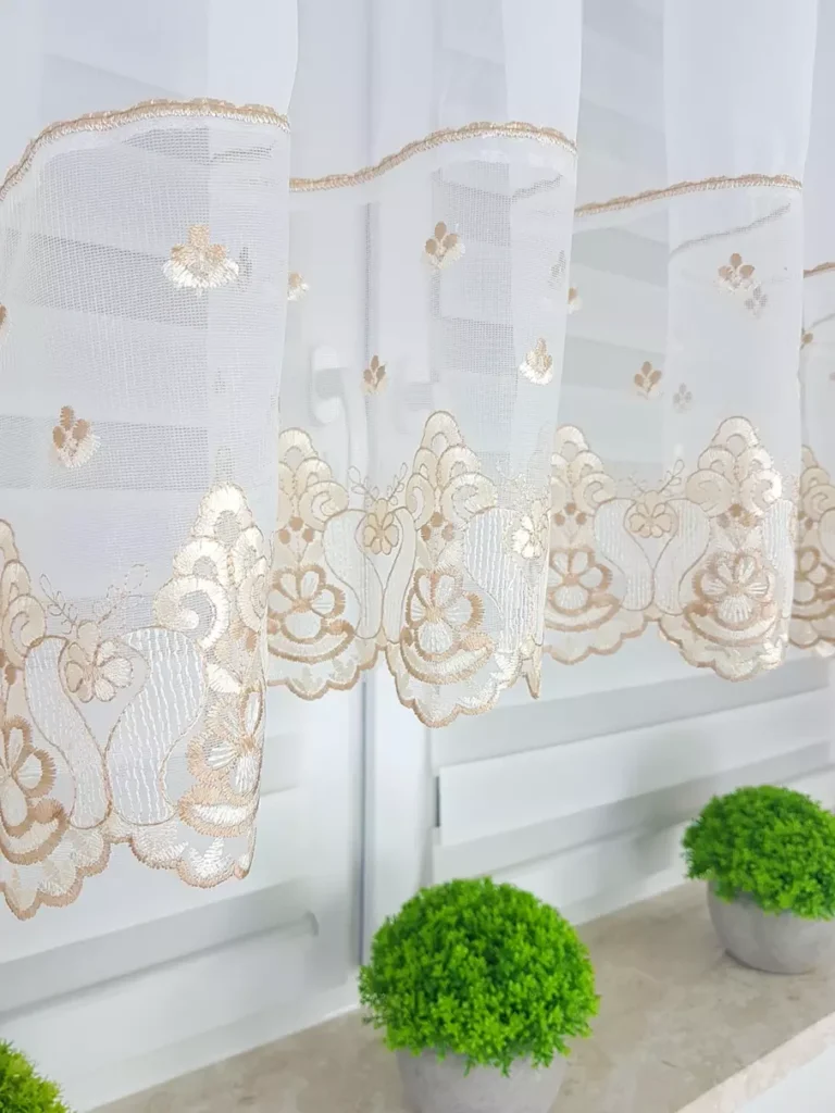 firana gotowa z haftem w stylu boho - brąz