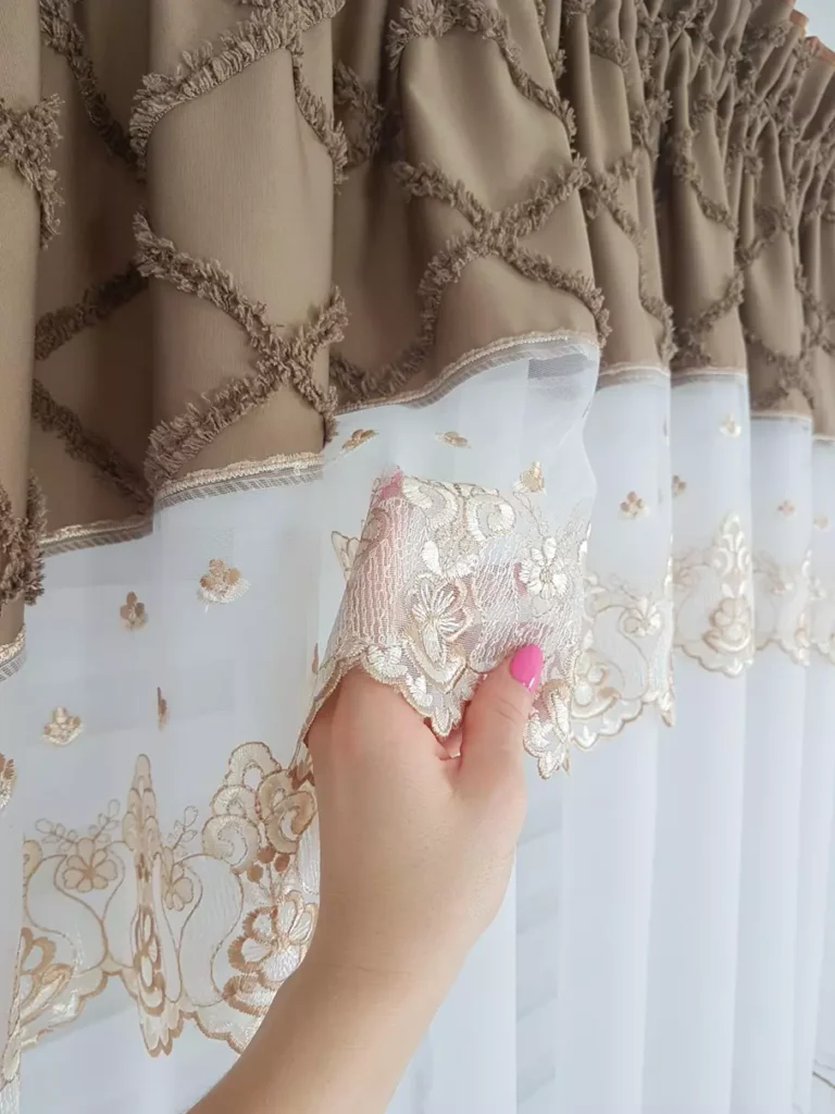 firana gotowa z haftem w stylu boho - brąz