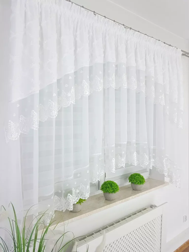 firana gotowa z haftem w stylu boho - biała