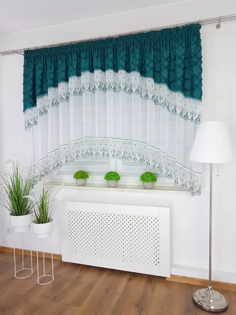 firana gotowa z haftem w stylu boho - zielona