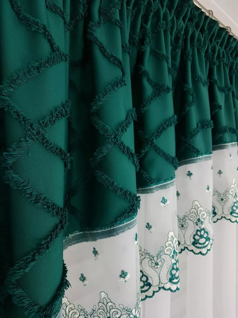 firana gotowa z haftem w stylu boho - zielona