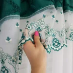 firana gotowa z haftem w stylu boho - zielona