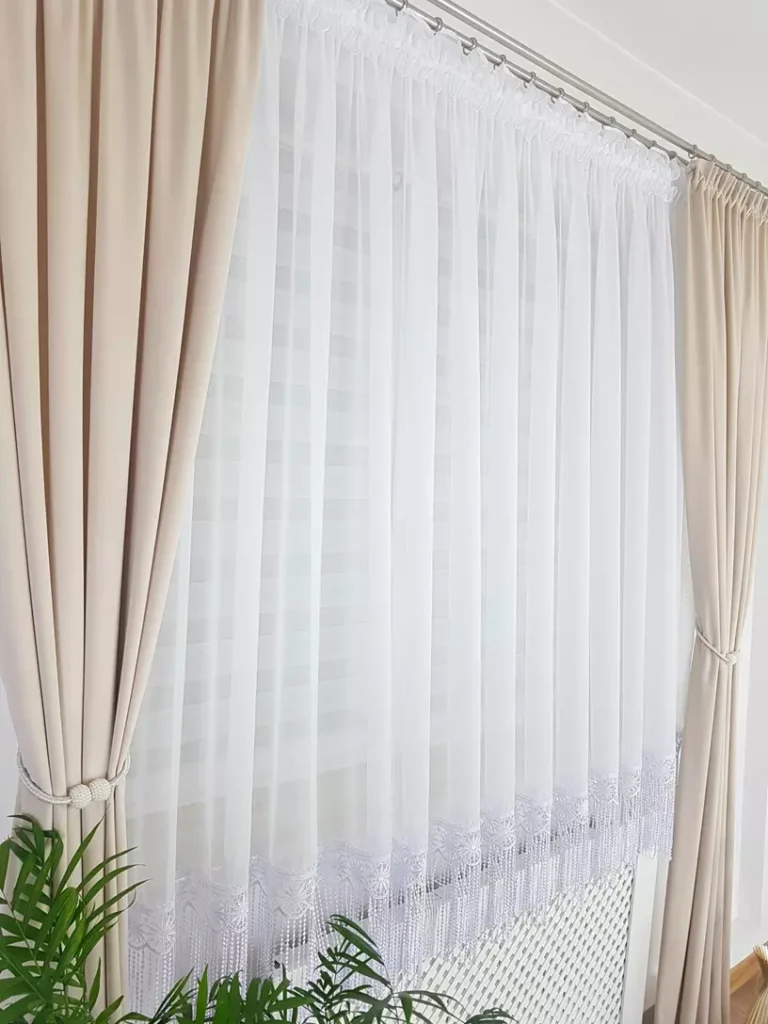 Firana gotowa z nowocczesną gipiurą 30cm