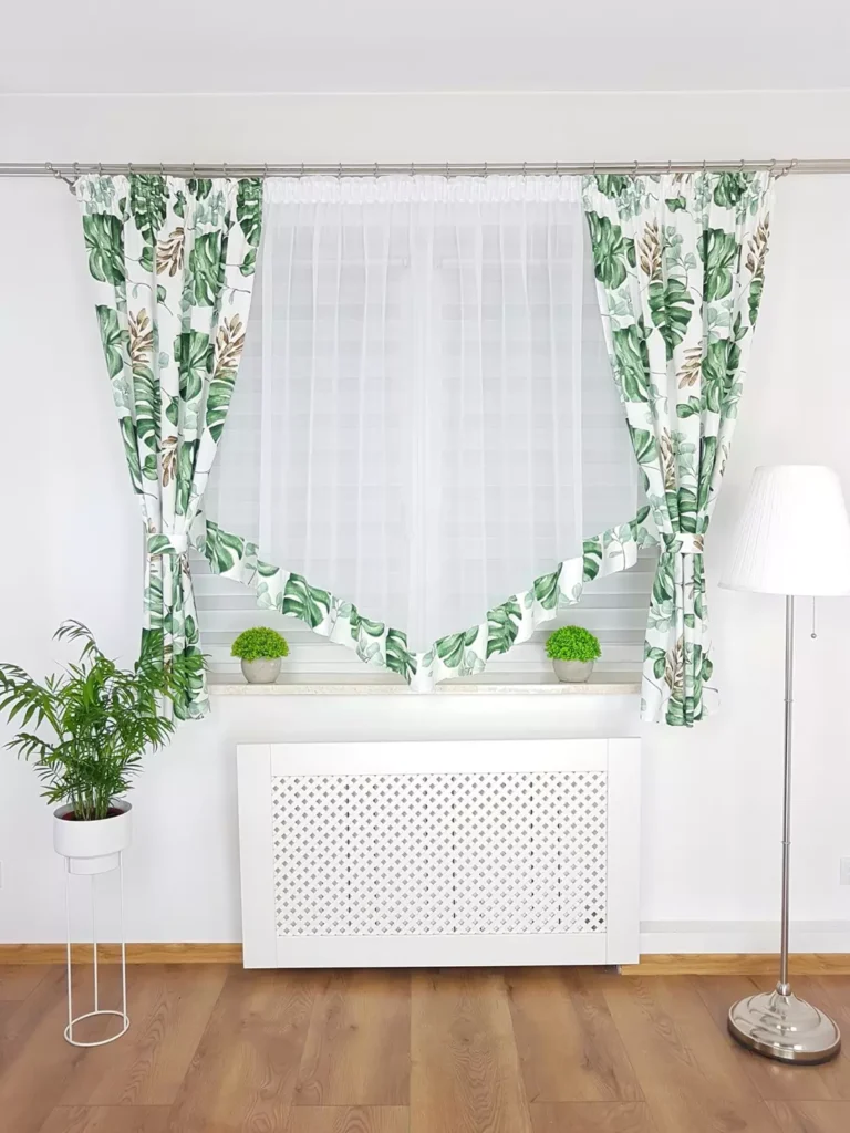 Firana z modnym wzorem monstera