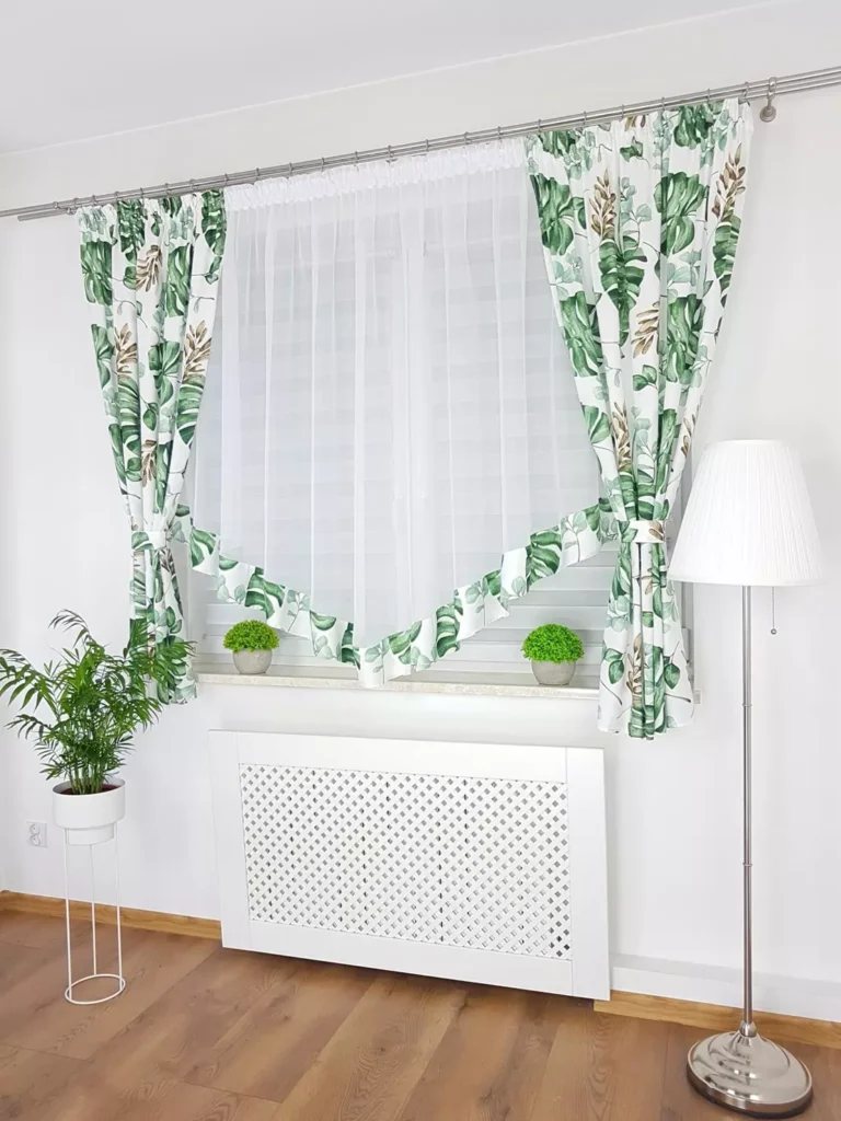 Firana z modnym wzorem monstera