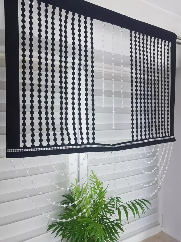 Stylowy panel z koralikami- czarny
