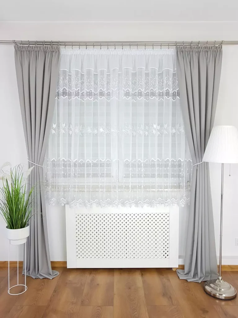 Firana z haftem oraz 45cm gipiurą