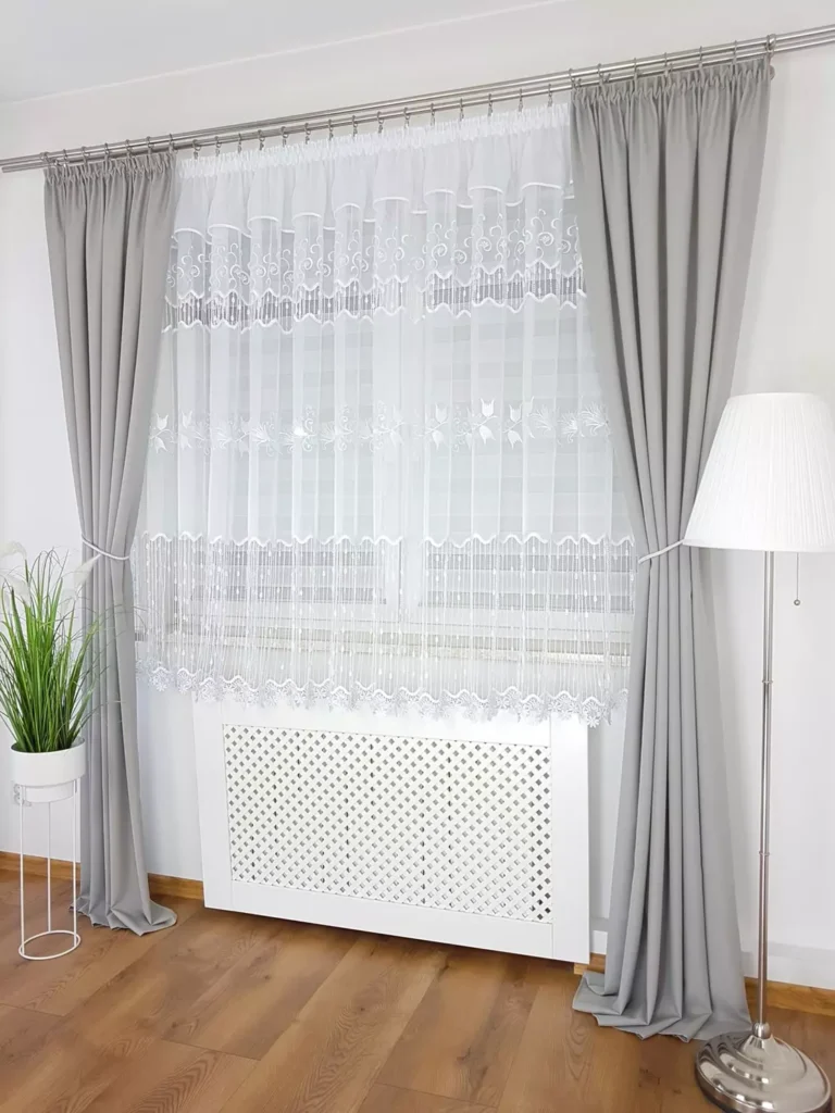 Firana z haftem oraz 45cm gipiurą