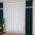 Długa firana z woalu zdobiona 30cm gipiurą 500cm