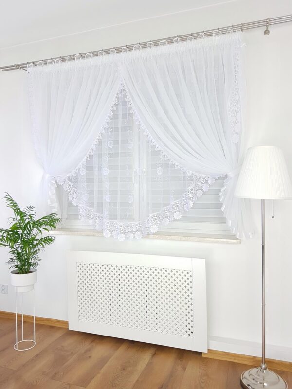 Firanka z gipiurą uszyta z woalu oraz markizety 400x160cm
