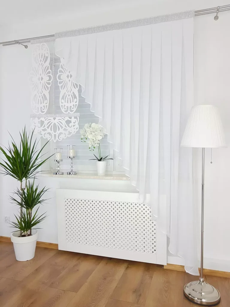 Elegancki zestaw firany oraz panelu ażurowego