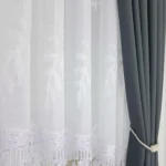 Haftowana firana z gipiurą biała