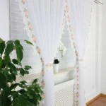 Elegancka Firana z Woalu z Gipiurą – Klasyczna, Stylowa, i Funkcjonalna!