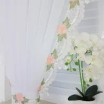 Elegancka Firana z Woalu z Gipiurą – Klasyczna, Stylowa, i Funkcjonalna!