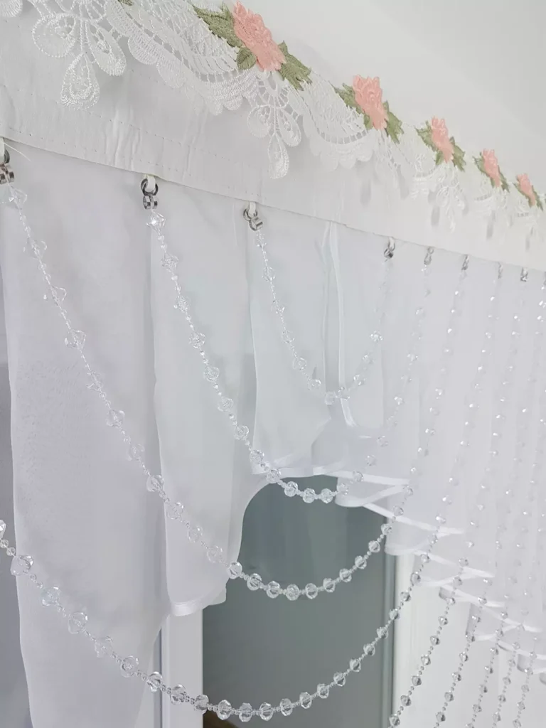 Firana gotowa z gipiurą oraz koralikami, firany do kuchni, firany do salonu