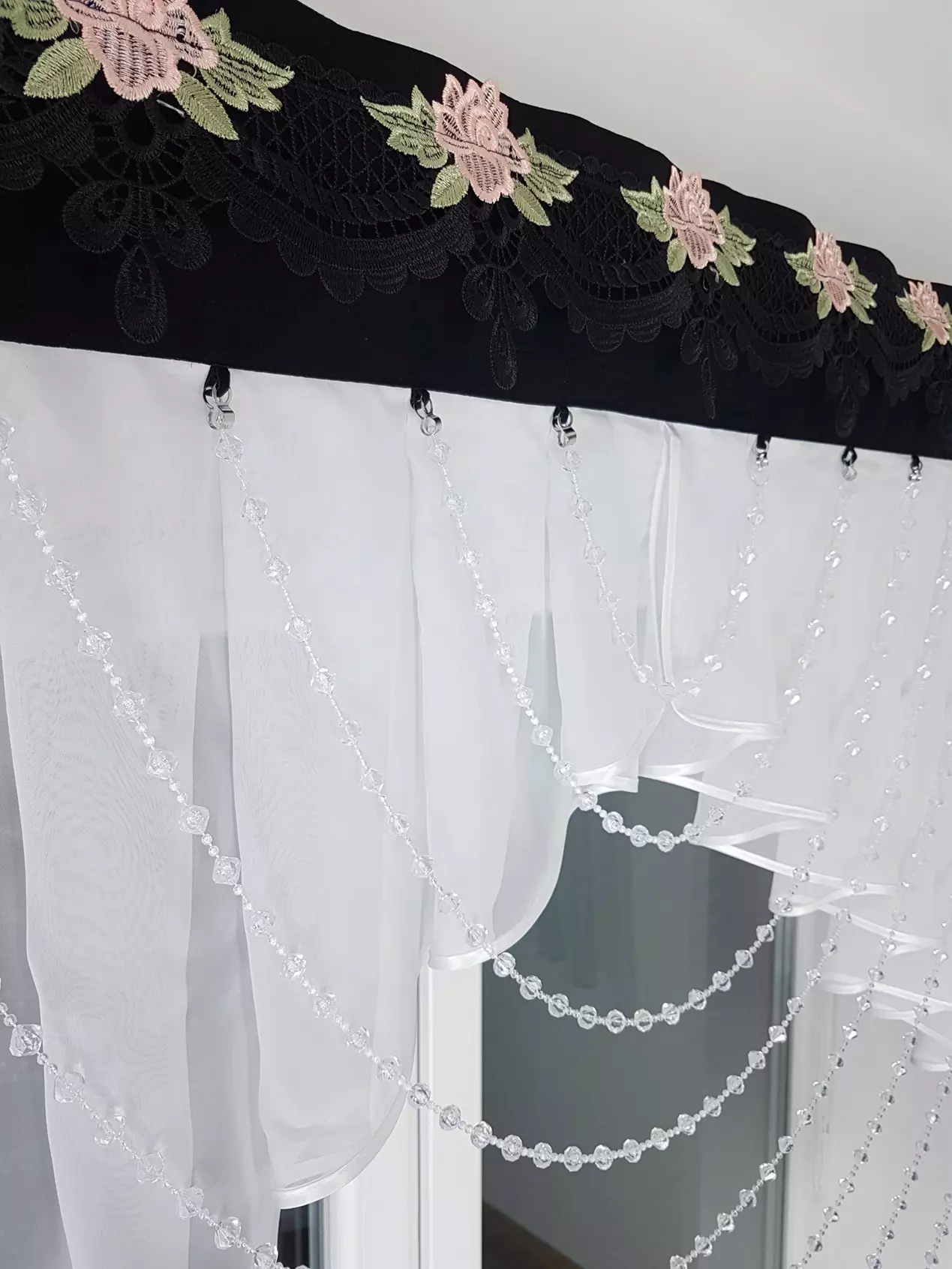 Firana gotowa z gipiurą oraz koralikami, firany do kuchni, firany do salonu, czarna