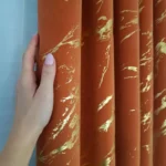 Zasłona welurowa ze wzorem marmurkowym- ruda
