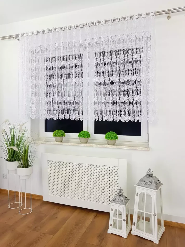 Firana gipiurowa z modnym wzorem 300 x 120cm