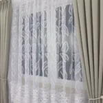 Elegancka firana z haftem oraz gipiurą 400x180cm