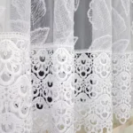 Elegancka firana z haftem oraz gipiurą 400x180cm