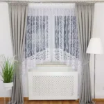 Elegancka firana z haftem oraz gipiurą uszyta w łuk 400x180cm