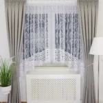 Elegancka firana z haftem oraz gipiurą uszyta w łuk 400x180cm