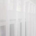 Długa firana z woalu zdobiona haftem