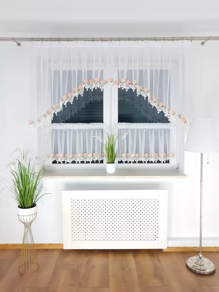 Krótka firana w łuk z zazdrostkami 300cm