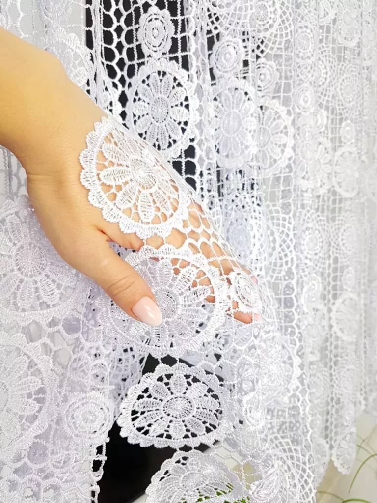 Firana gipiurowa z modnym wzorem 300cm x 160cm