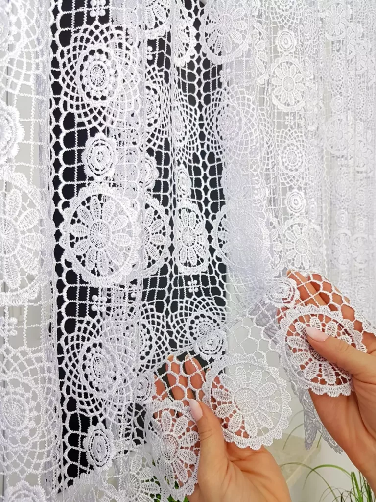 Firana gipiurowa z modnym wzorem 300cm x 160cm