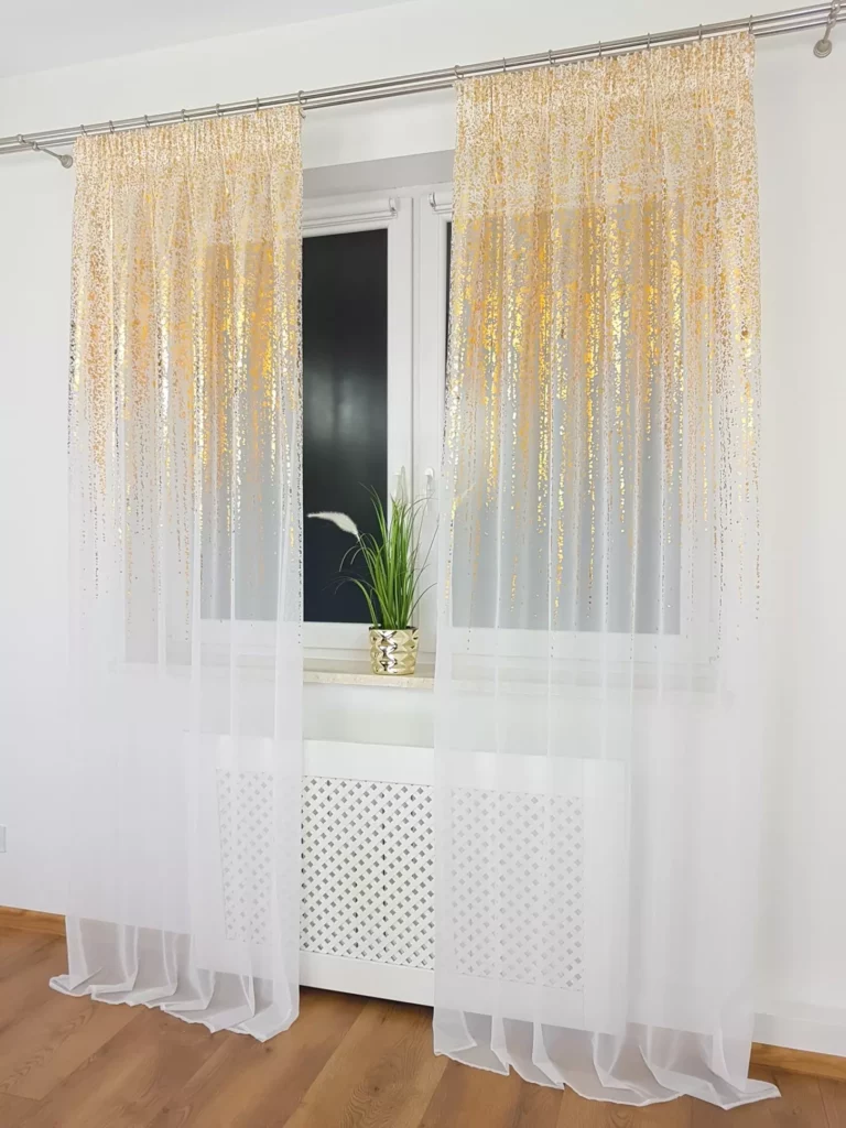 Firana z woalu ze złotym wzorem 250cm