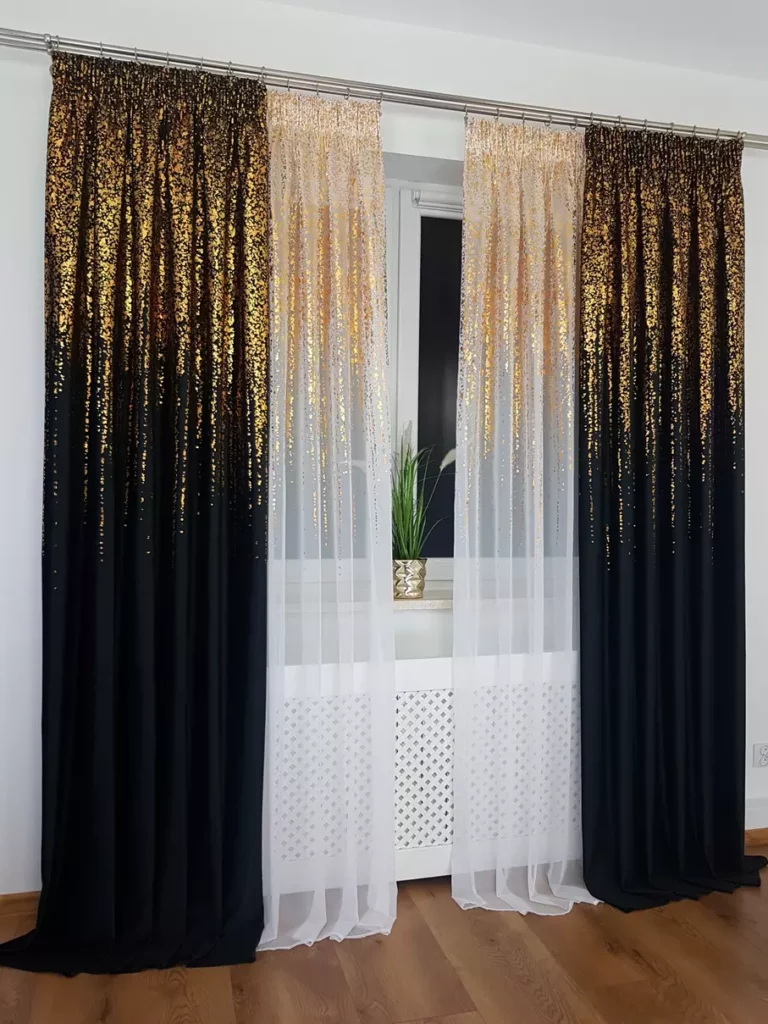 Firana z woalu ze złotym wzorem 250cm