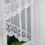 Dwuwarstwowa firana z siateczki i gipiury
