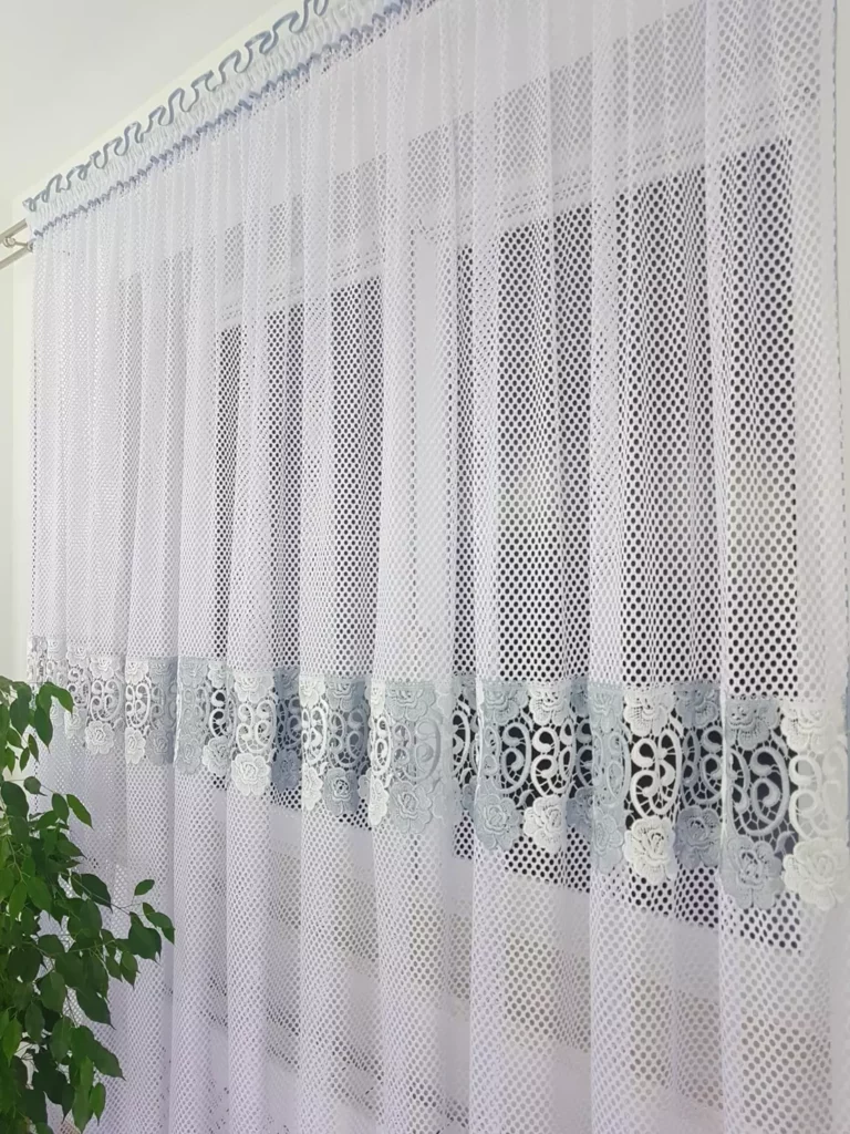 Długa firana z podwójną gipiurą 400cm x 250cm