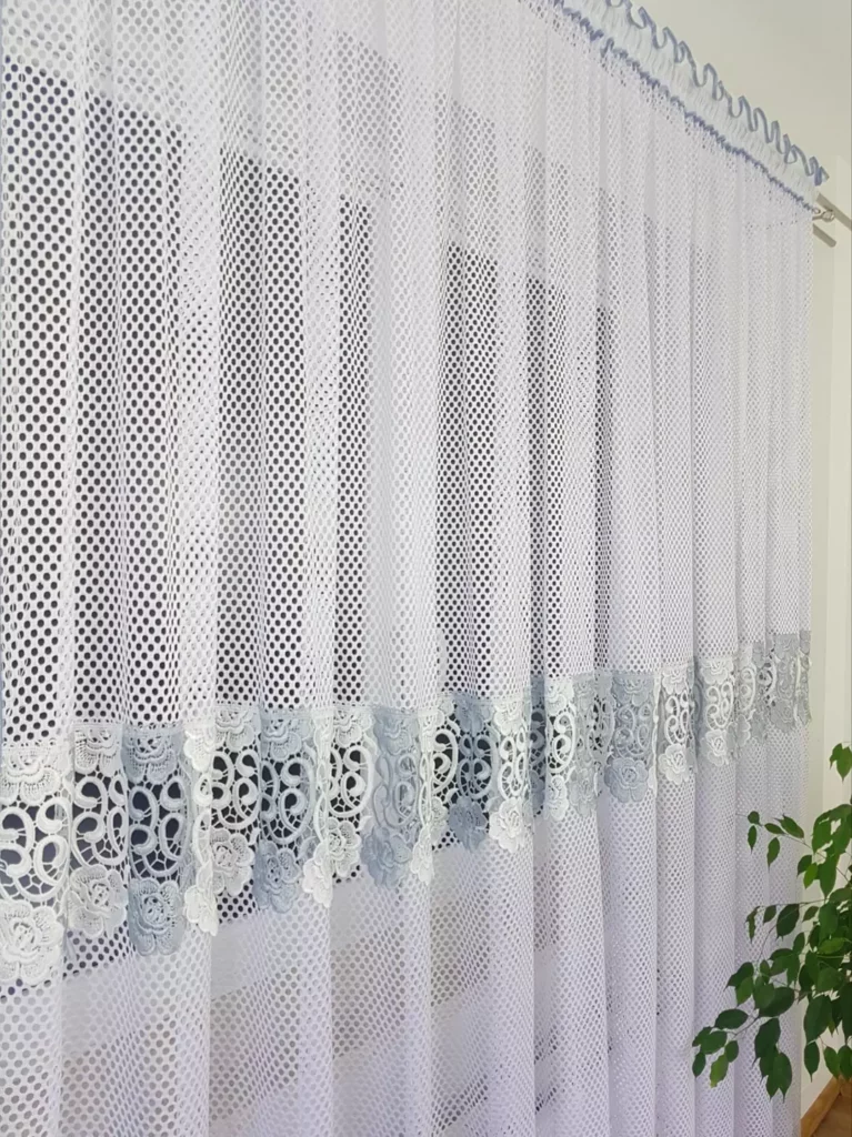 Długa firana z podwójną gipiurą 400cm x 250cm