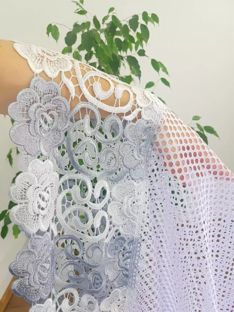 Długa firana z podwójną gipiurą 400cm x 250cm