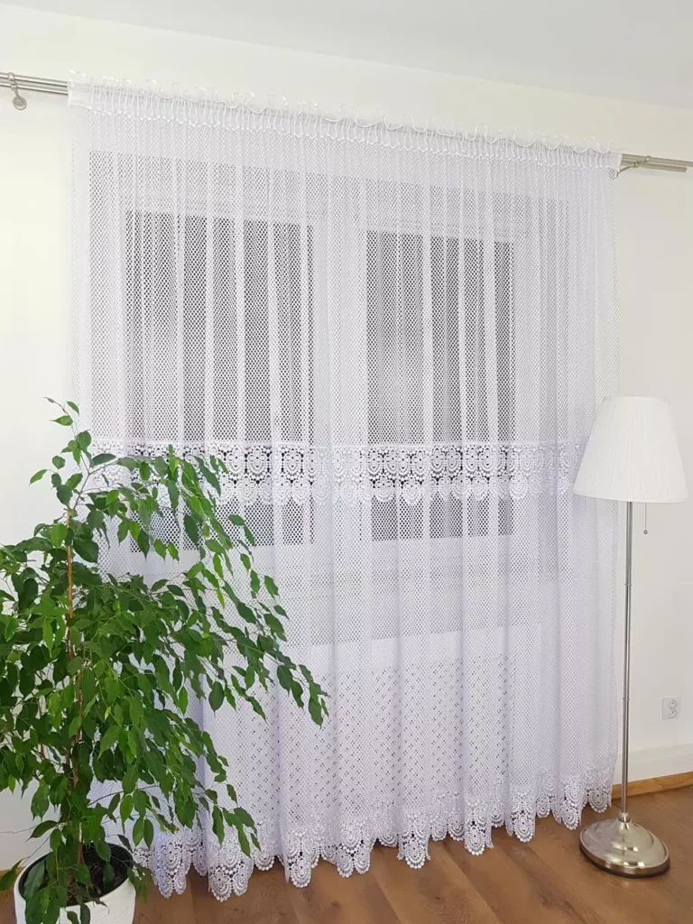 Długa firana z podwójną gipiurą biała 400cm x 250cm