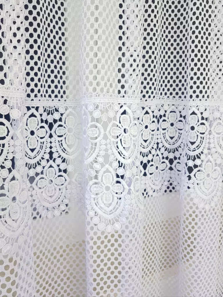 Długa firana z podwójną gipiurą biała 400cm x 250cm
