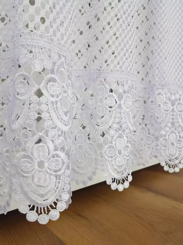 Długa firana z podwójną gipiurą biała 400cm x 250cm