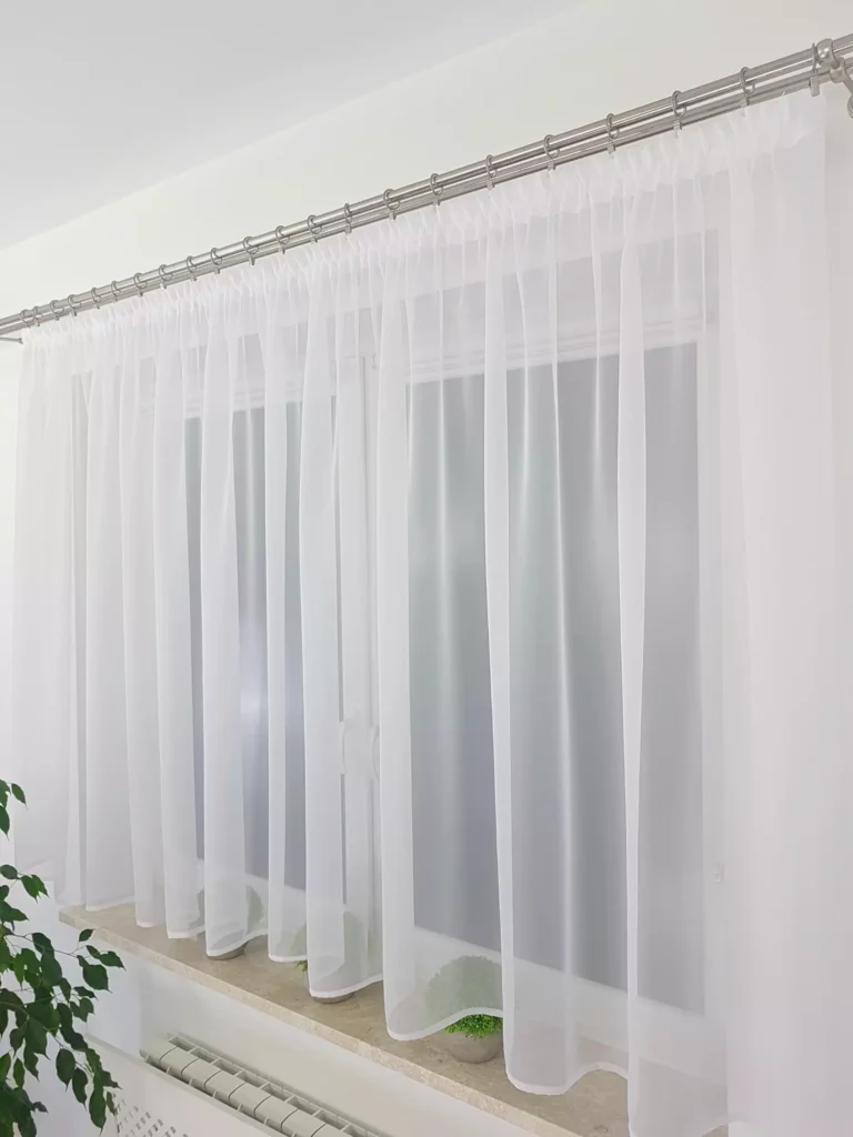 Krótka firana z woalu 400x130cm