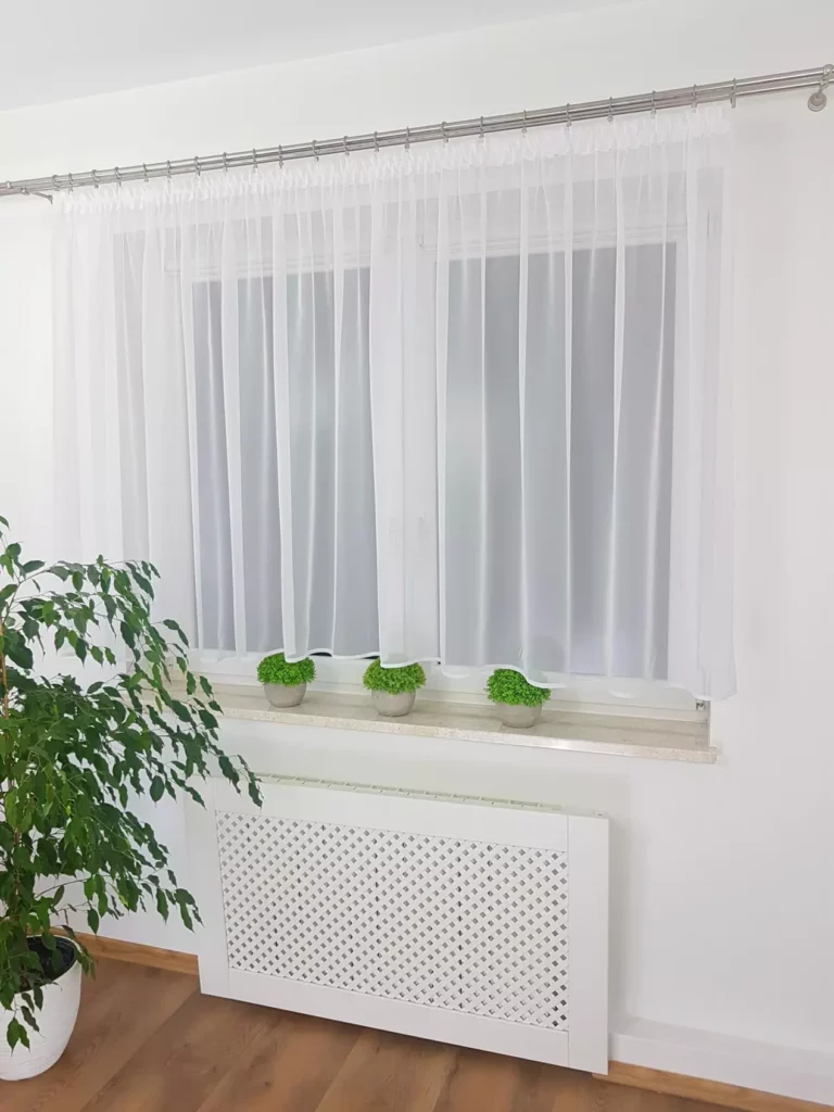 Krótka firana z woalu 400x130cm