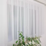 Krótka firana z woalu 400x130cm
