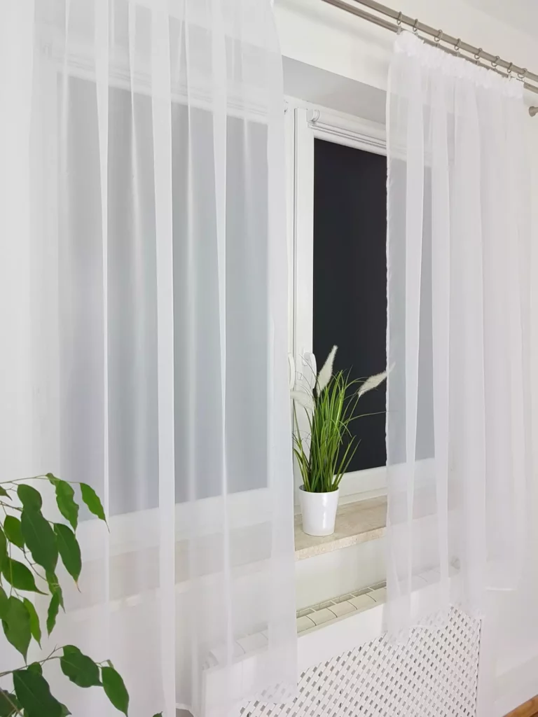 Firana gotowa z woalu 145x180cm