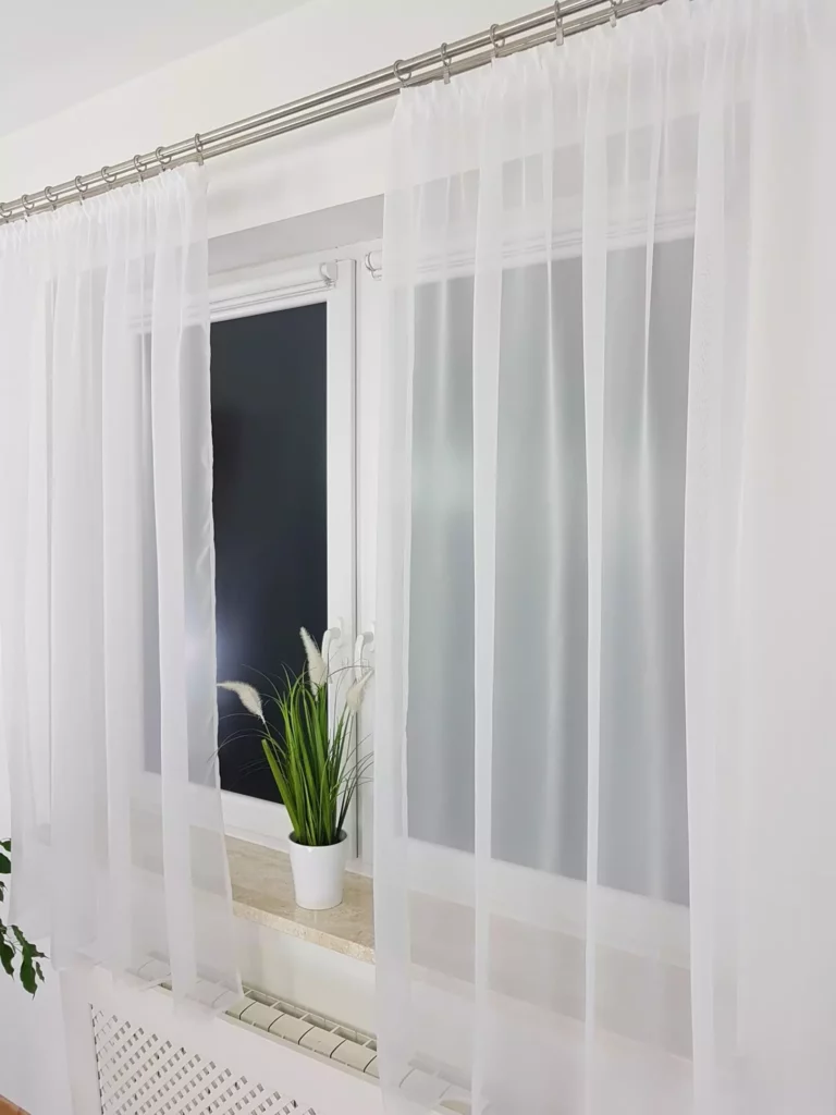 Firana gotowa z woalu 145x160cm