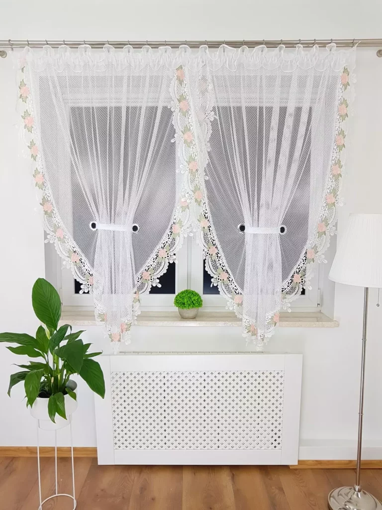 Firana gotowa w kółeczka zdobiona gipiurą 400x160cm