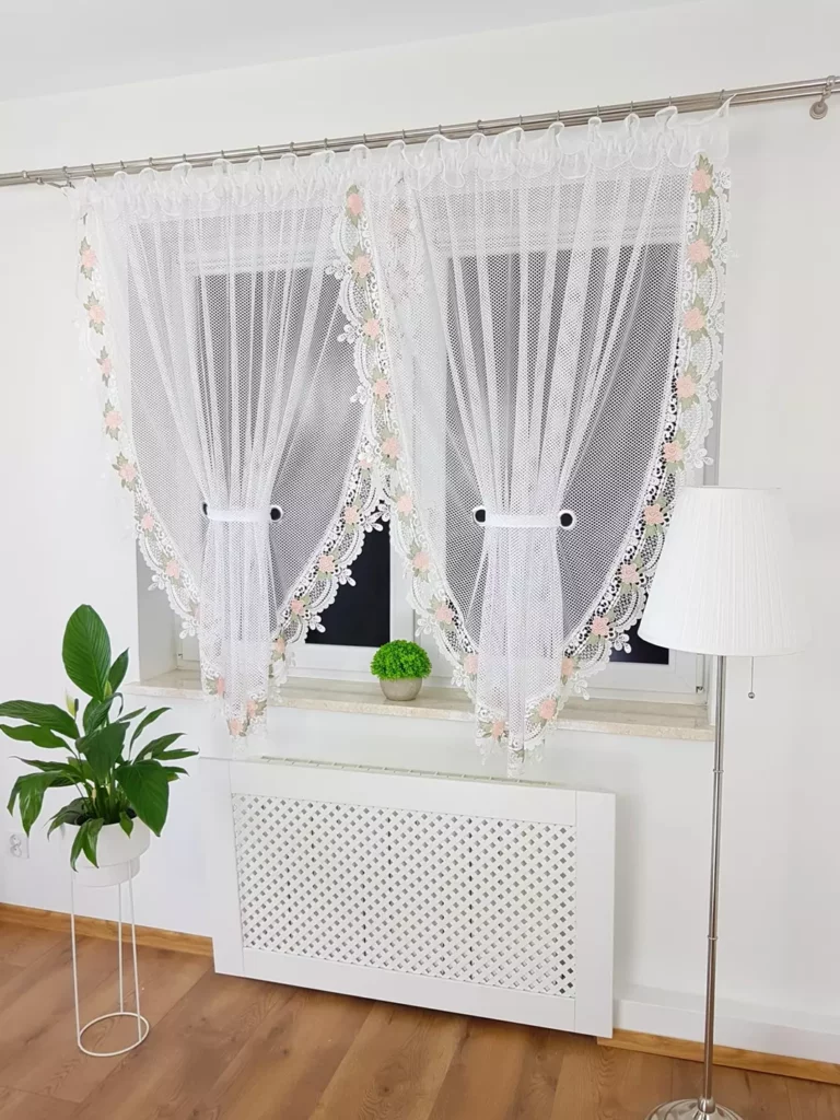 Firana gotowa w kółeczka zdobiona gipiurą 400x160cm
