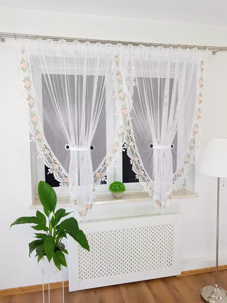 Firana gotowa w kółeczka zdobiona gipiurą 400x160cm