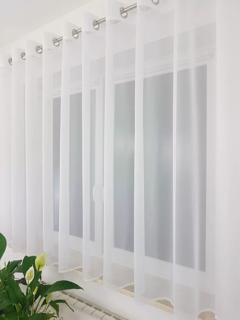 Firana gotowa z woalu na przelotkach 400x150cm